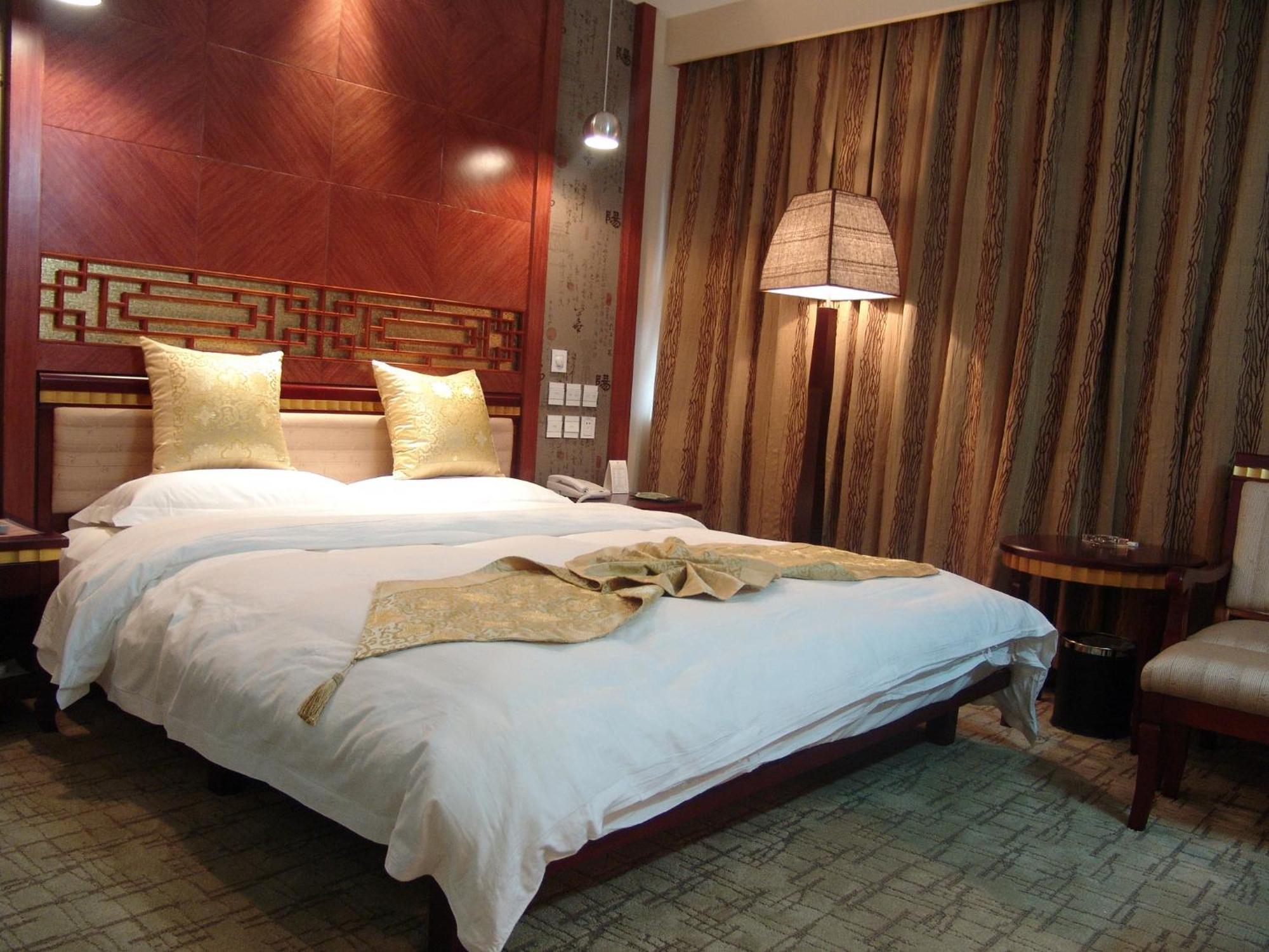 Kunming Golden Spring Hotel מראה חיצוני תמונה