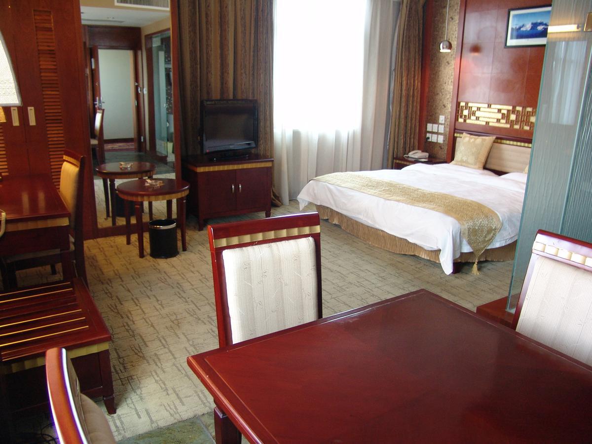 Kunming Golden Spring Hotel מראה חיצוני תמונה